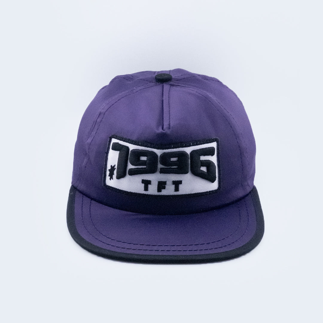 GORRA PÚRPURA SATINADA - 1996 x True Fellas Tattoo