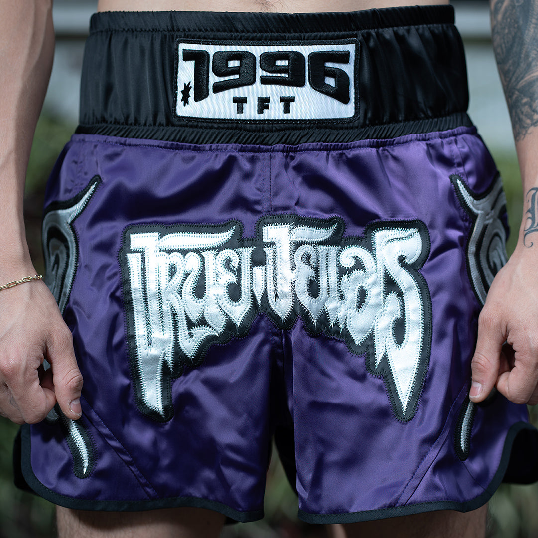 PANTALÓN CORTO SATINADO MUAY THAI - 1996 x True Fellas Tattoo