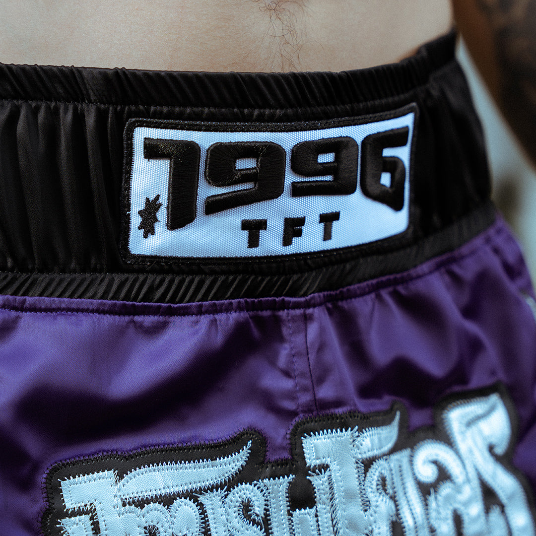 PANTALÓN CORTO SATINADO MUAY THAI - 1996 x True Fellas Tattoo