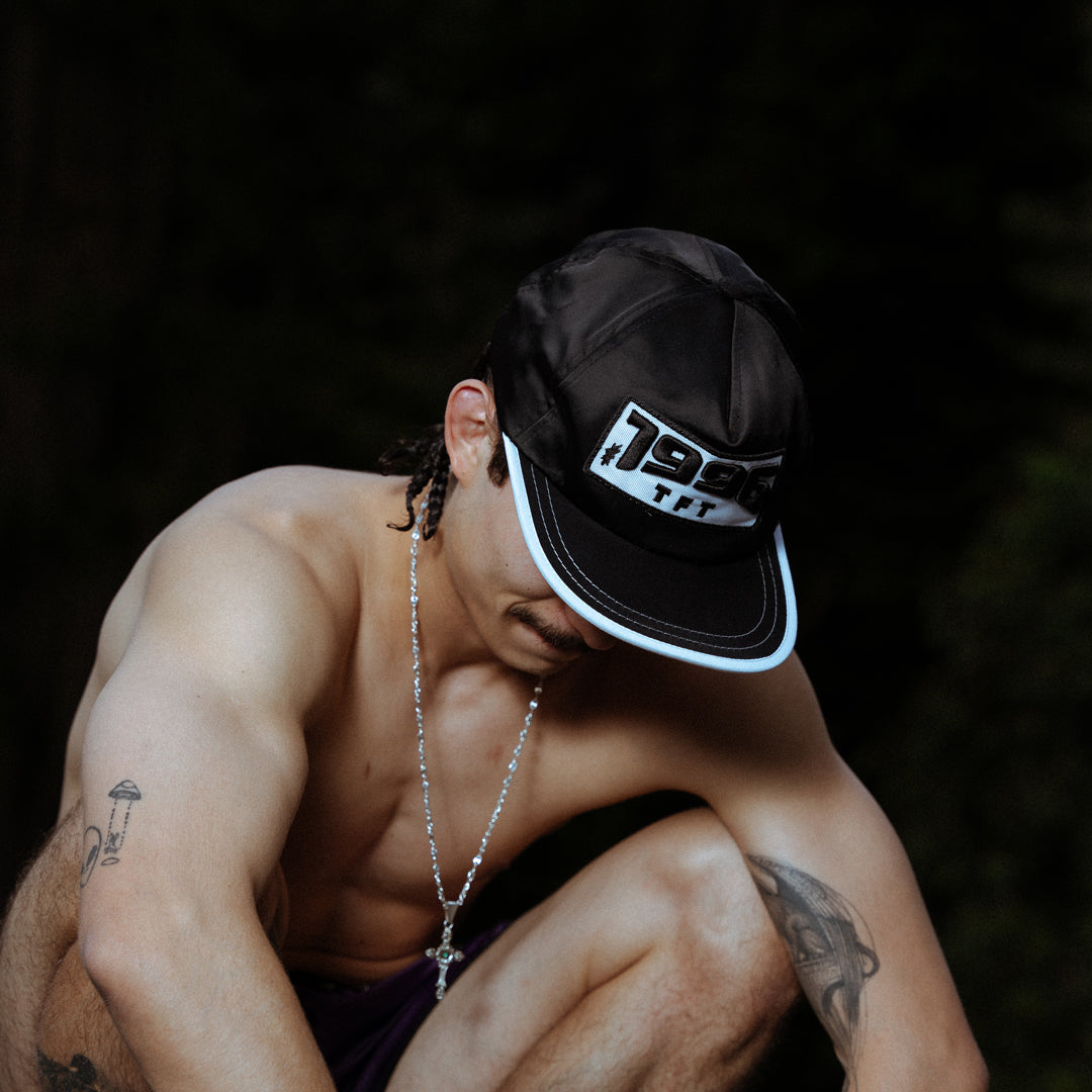 GORRA NEGRA SATINADA - 1996 x True Fellas Tattoo