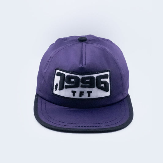 GORRA PÚRPURA SATINADA - 1996 x True Fellas Tattoo